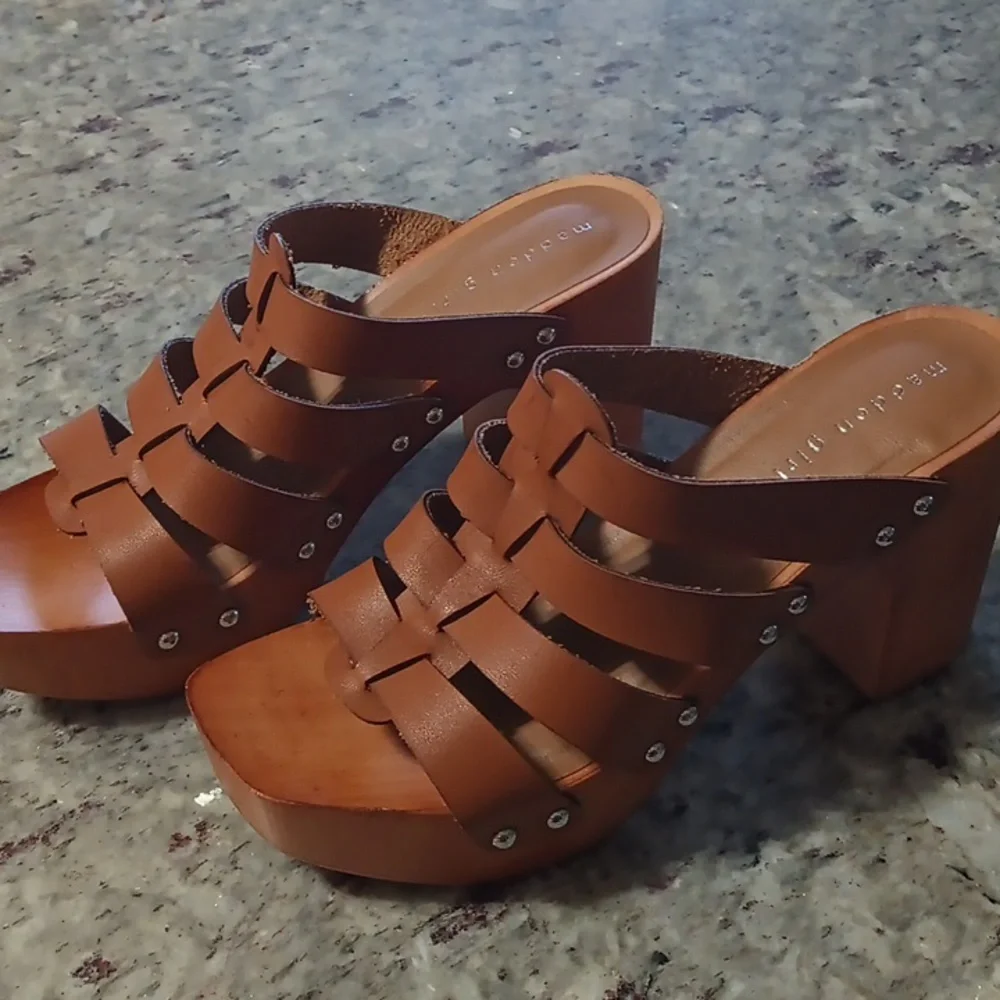 Shoes - Picture 1 of 4